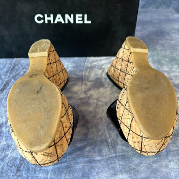 Chanel Black Patent Leather Mules w/ Quilted Cork Heel Sz 7 - Picture 3 of 7